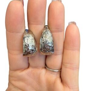 Avon Silvertone  Floral Engraved hoop clip Earrings size small NIB 1992